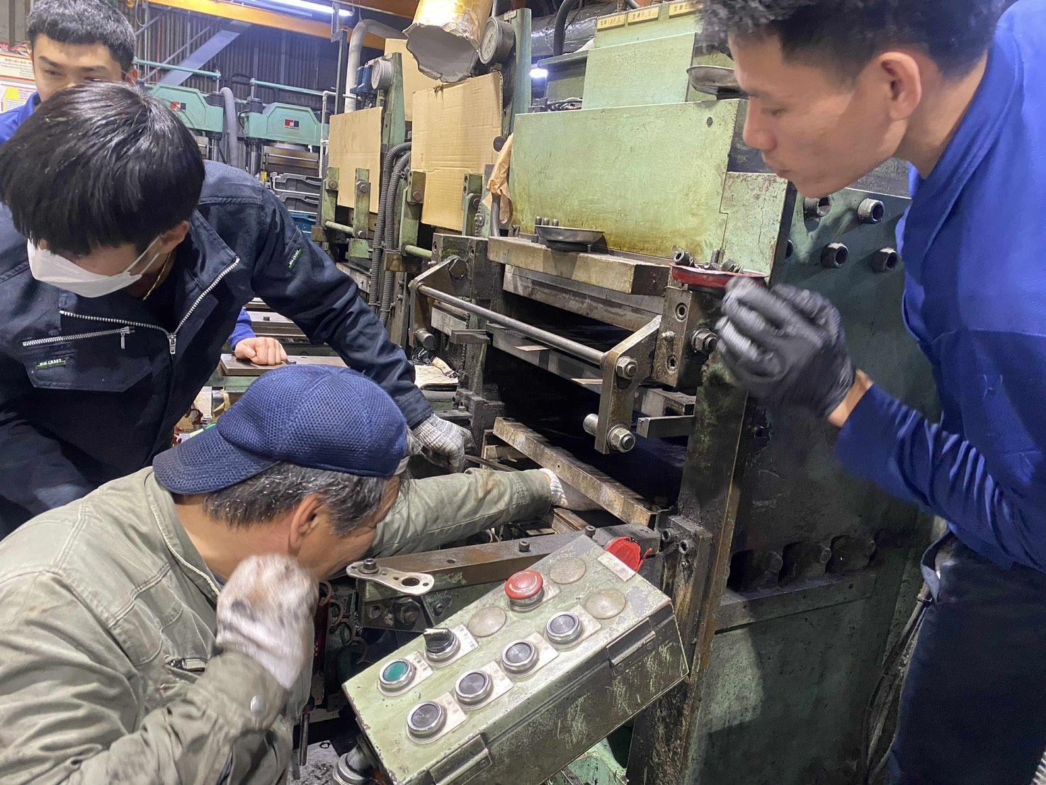 中々な重労働でした。
みんな真剣に取り組んでいました。